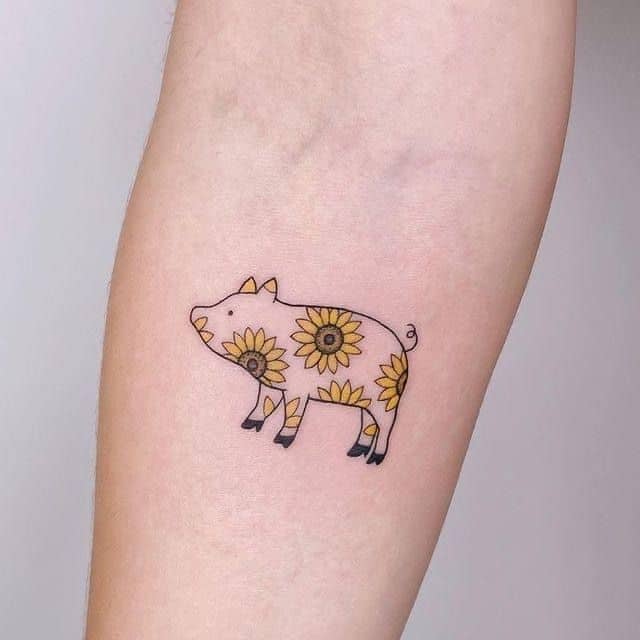 Fineline pig tattoo 2