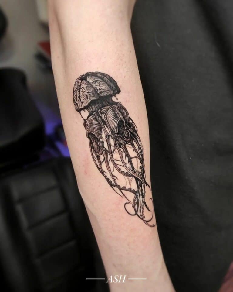 10+ Graceful Jellyfish Tattoo Ideas For Women