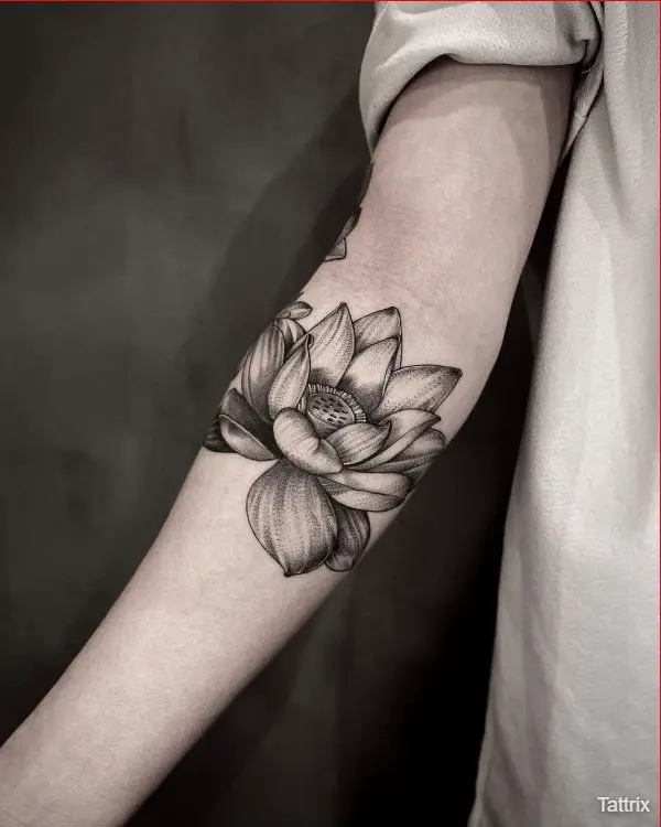 realistic color lotus tattoo on shoulder by Sorin Gabor : Tattoos