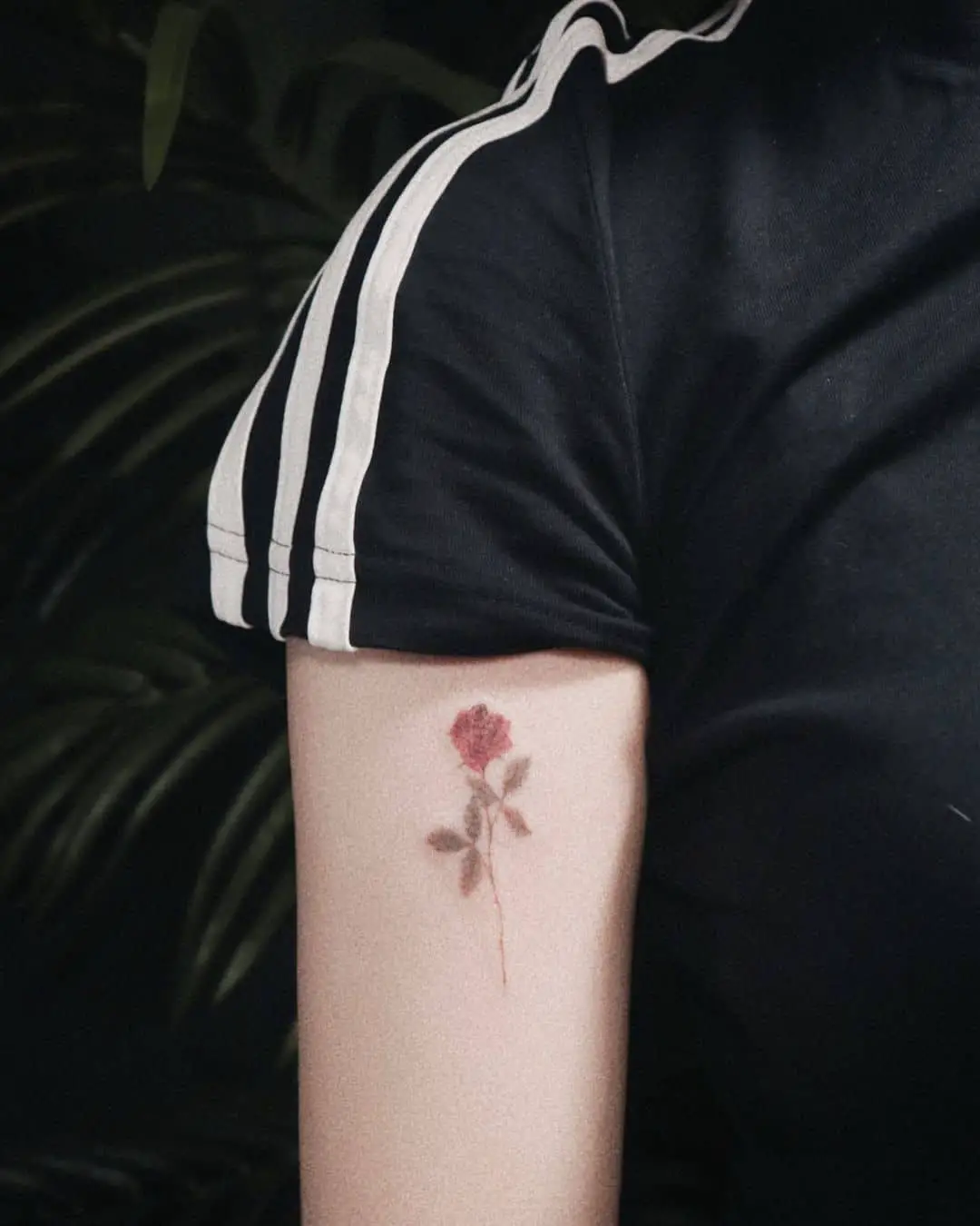 Minimalistic flower tattoo by zari tattoo