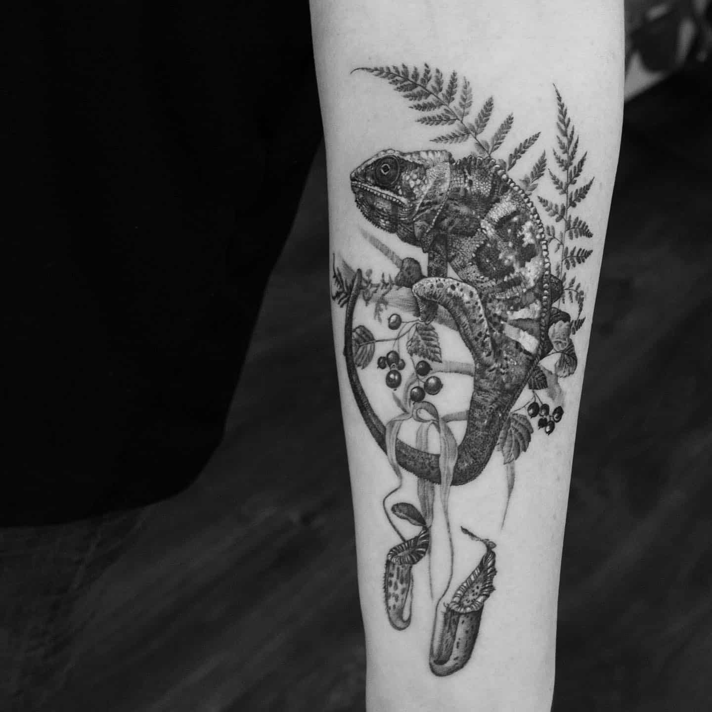 Realistic gecko tattoo by madlynevanlooy