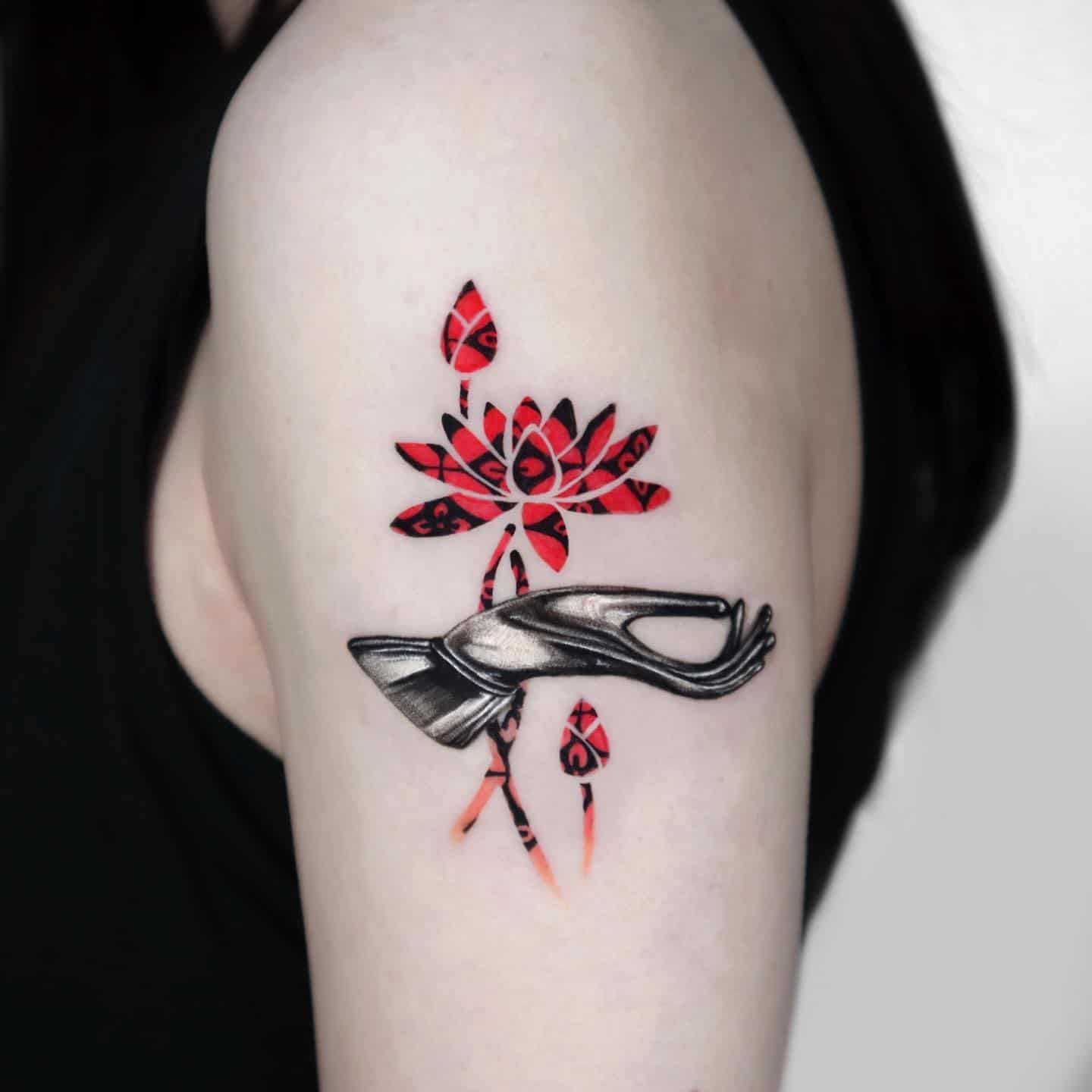 Red lotus tattoo by atelier mimique