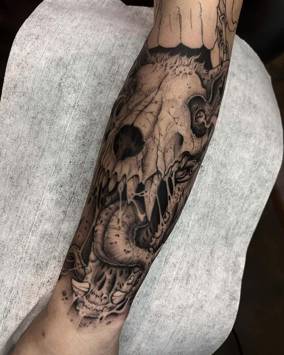 Skull tattoo by leo.art .knives