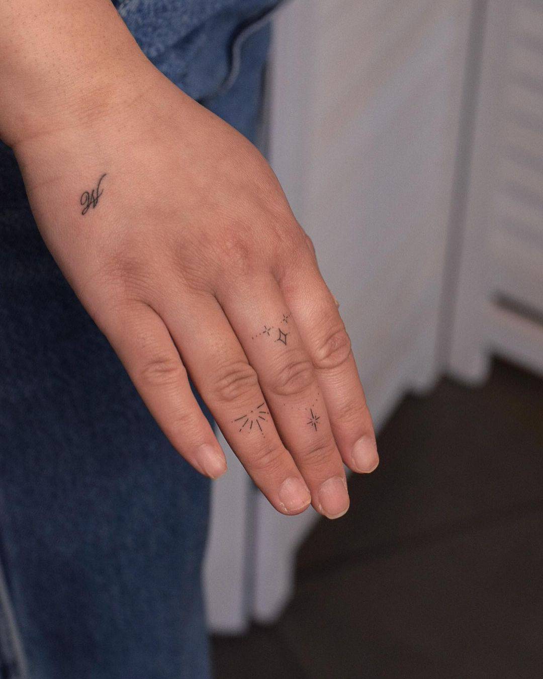 Small simple tattoo deisgn by tavi tattoo