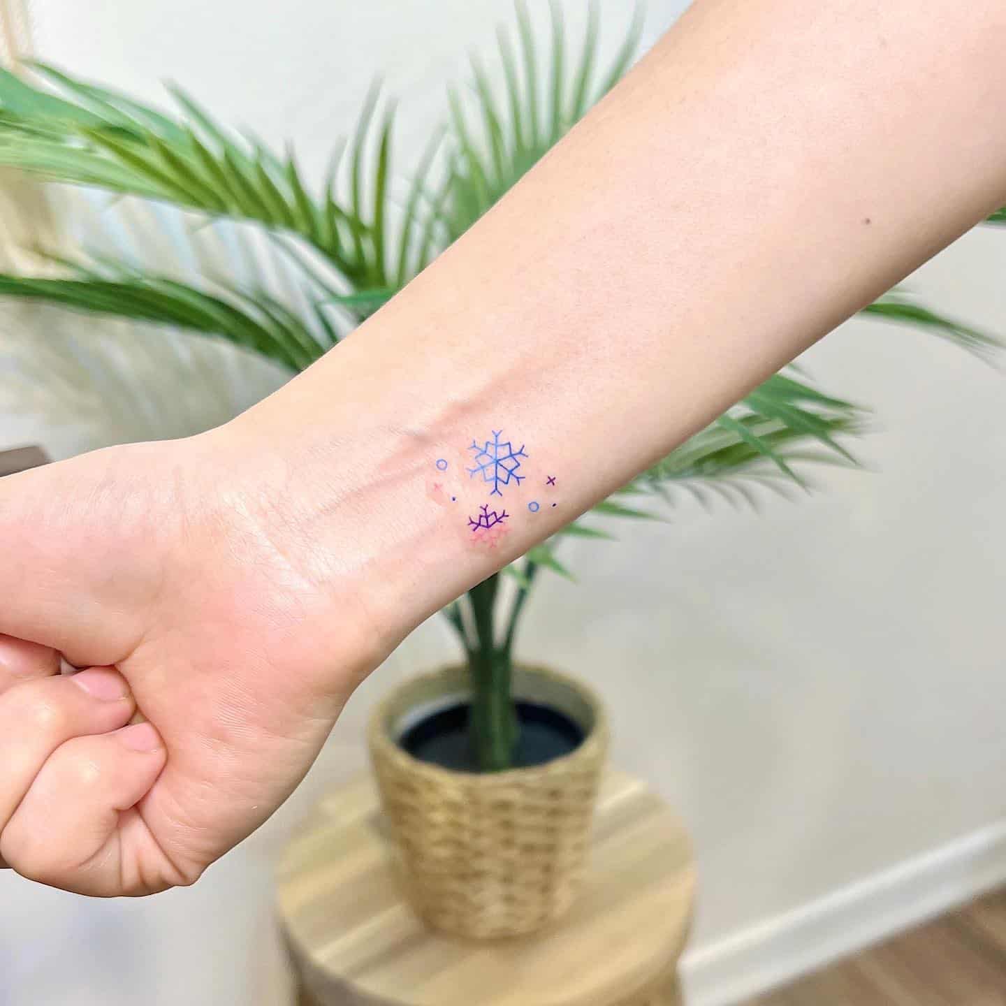 minimalistic tattoo on wrist by doran tattoo