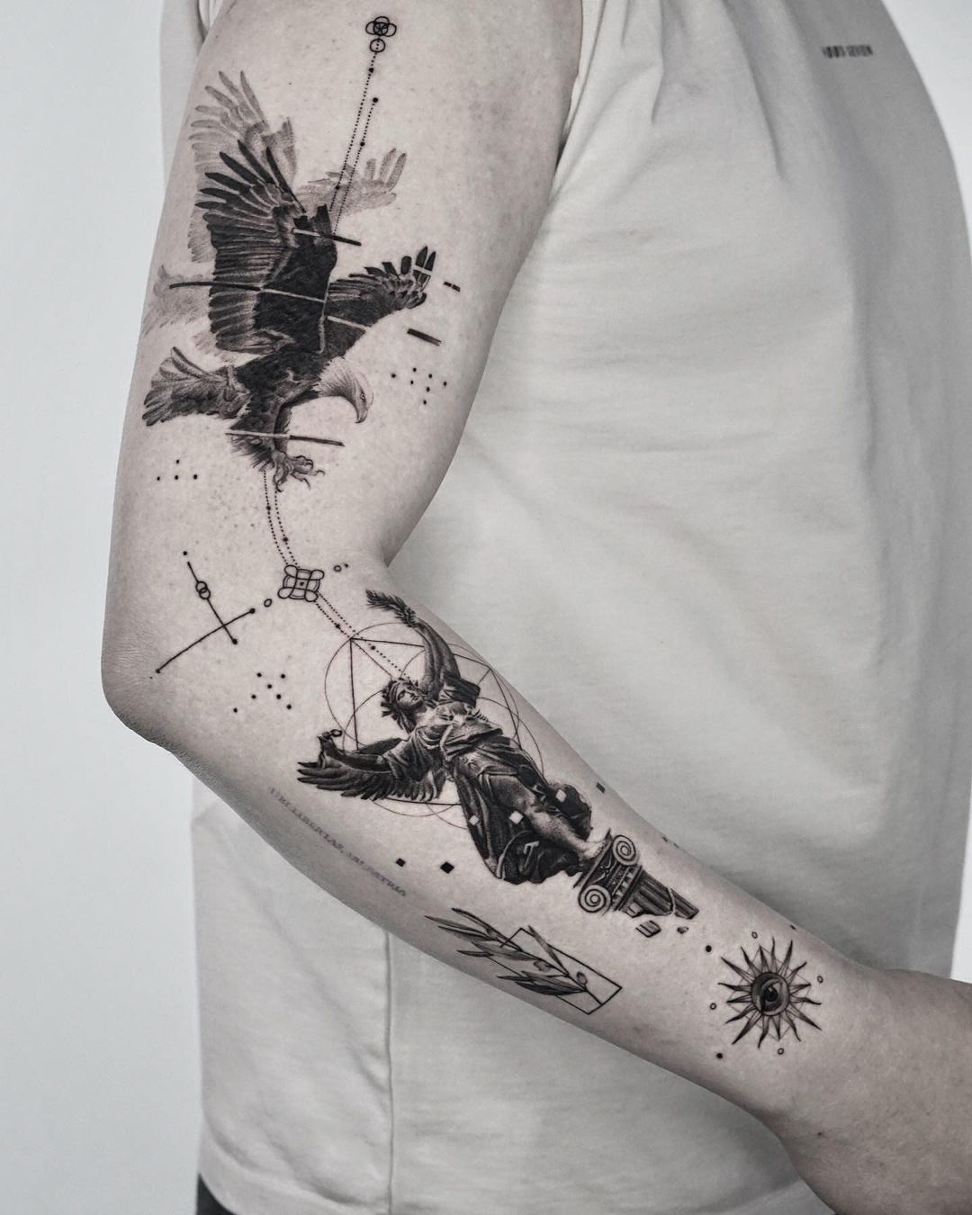 Eagle tattoo designs by lindellvictor