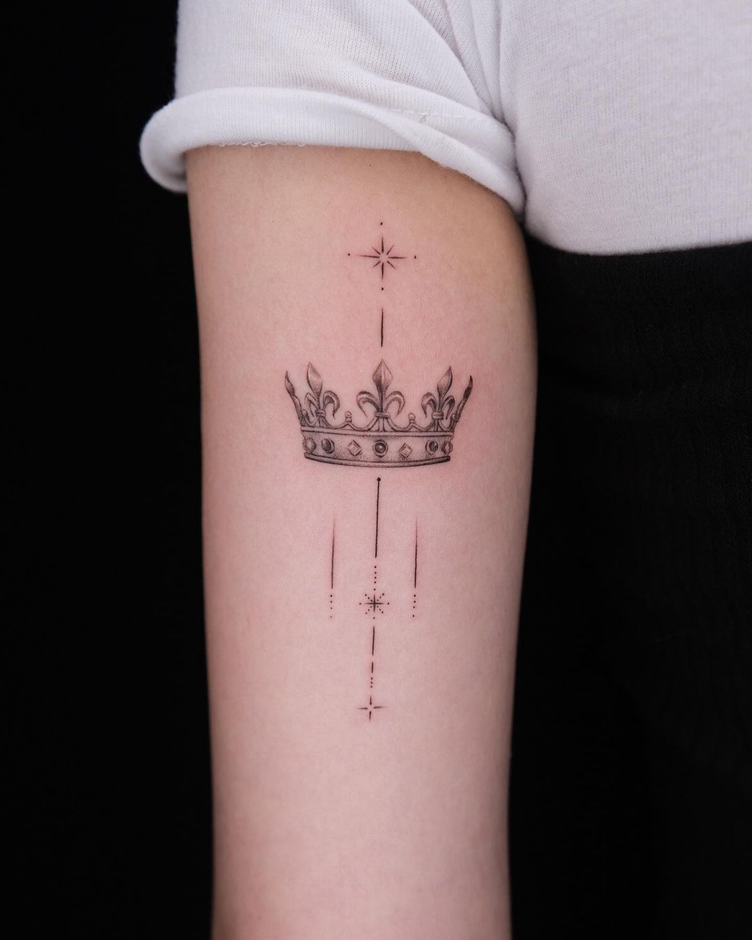 Simple crown tattoo design by sofa.so .ft