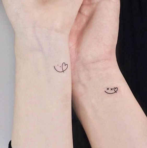Comet Busters Temporary Couple Tattoo (Set of 2) - Mr & Mrs Fashionable  Temporary Tattoos Stick On Sticker (BJ037) : Amazon.in: Beauty