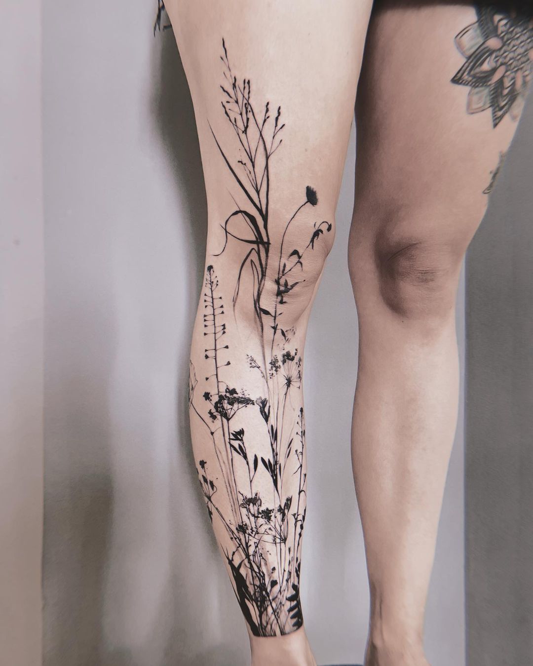 Unqiue abstract tattoo on leg by petra bol.ttt