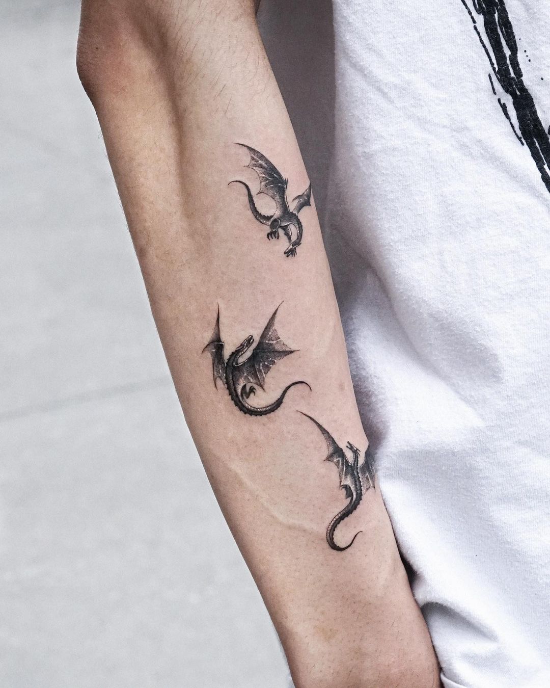 simple dragon tattoo deisgn by tattooist.inno