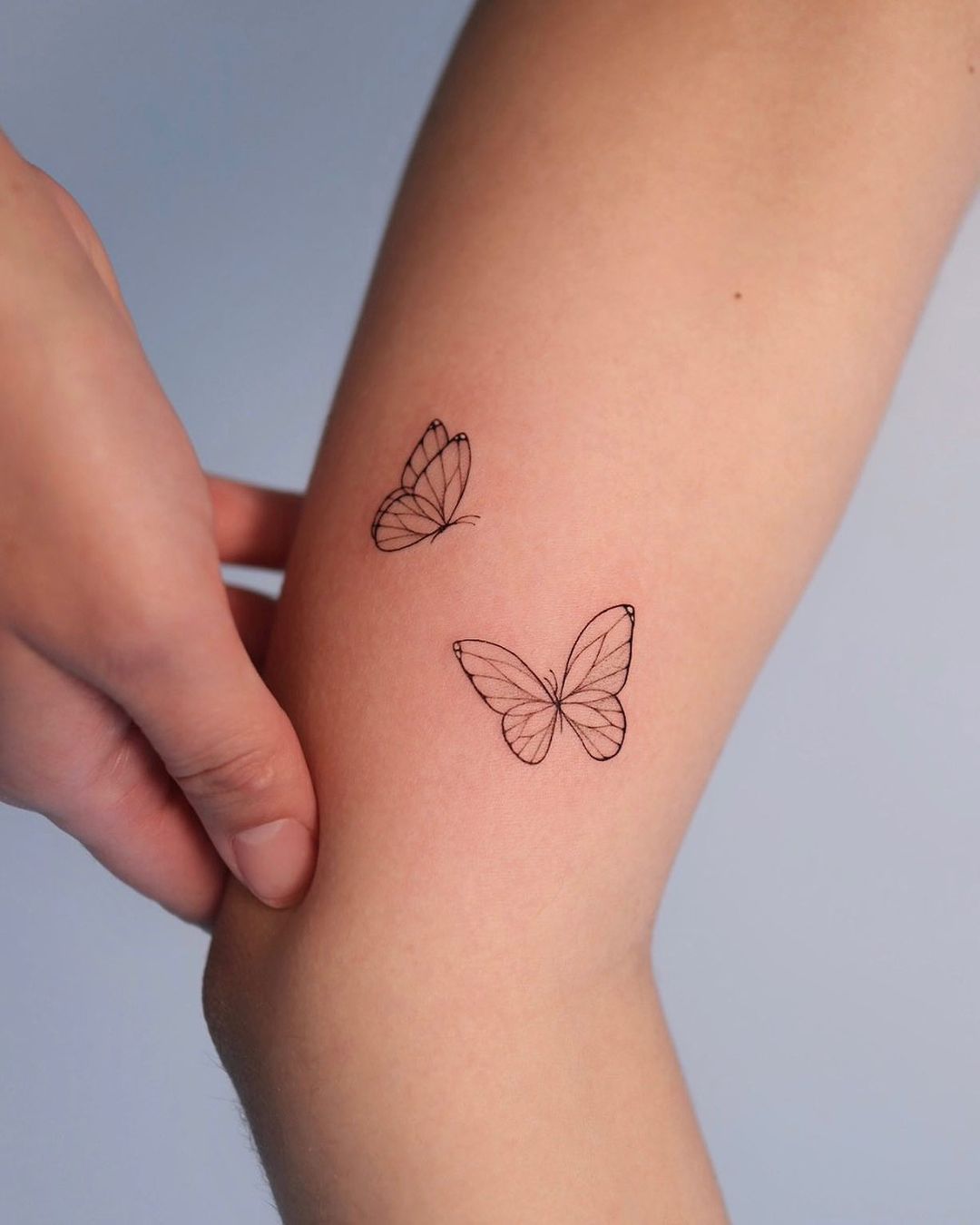 simple fineline tattoo design by yeowool tattooer