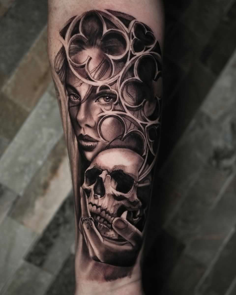 skull tattoo by Caitlin Maunder