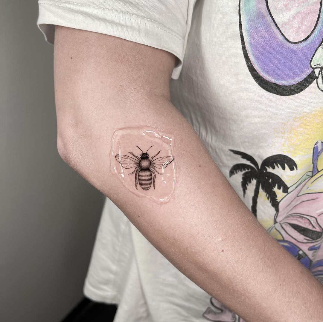Bee tattoos by vivatetova