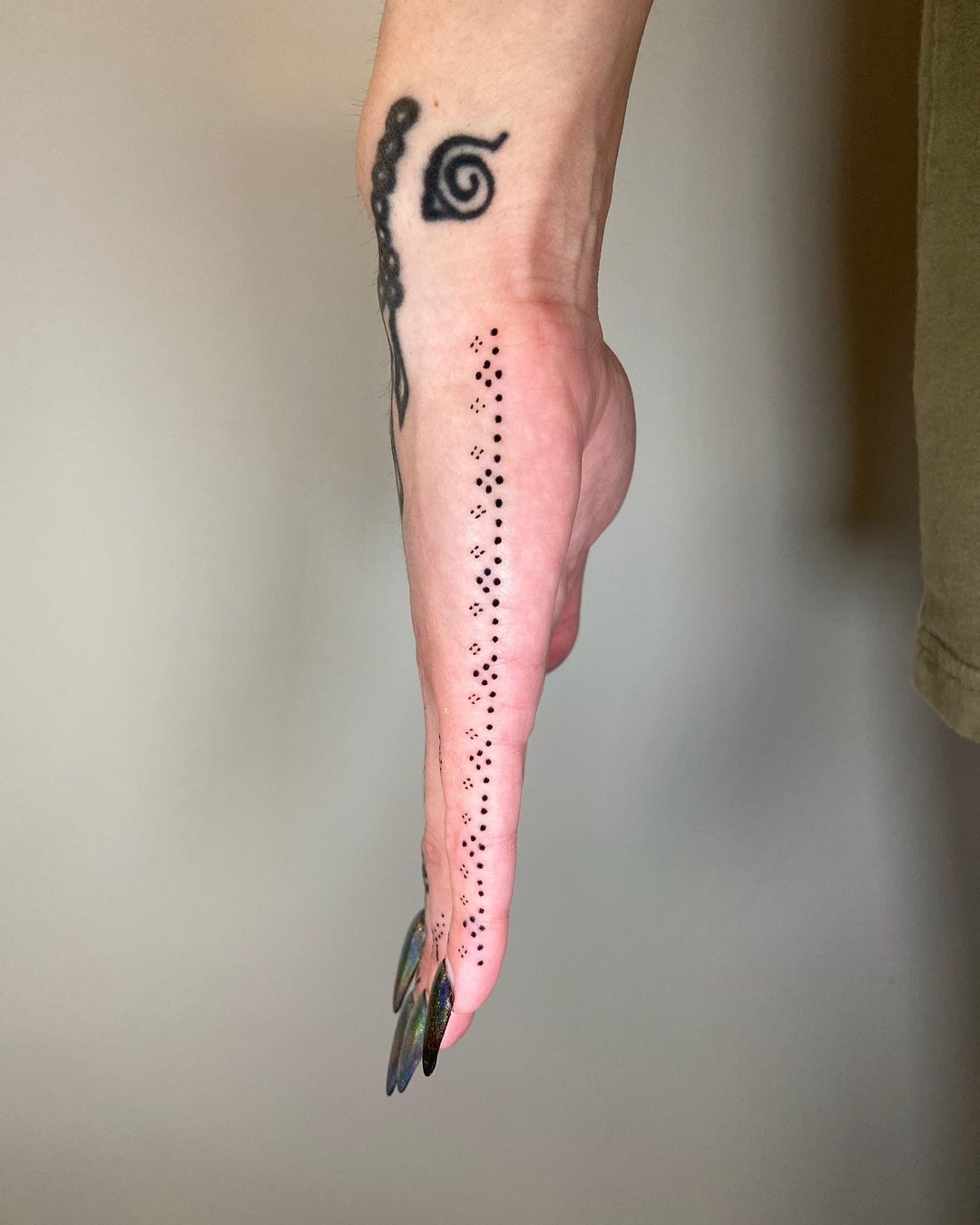 small hand tattoo deisgn by skittykittykitty