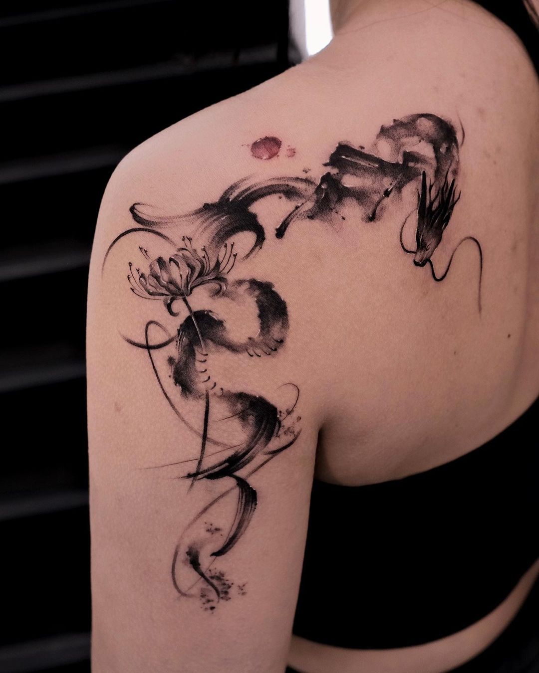 Dragon tattoo on shoulder by tattooist jaymee