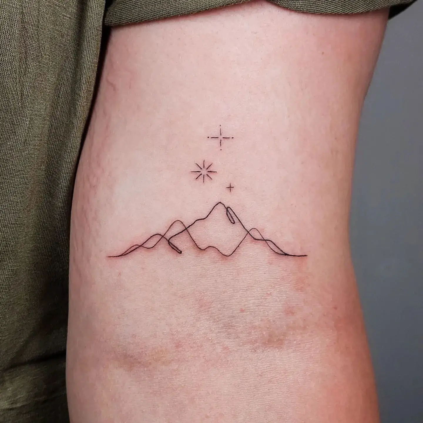 Minimalistic mountain tattoo by saramoniz tattoos