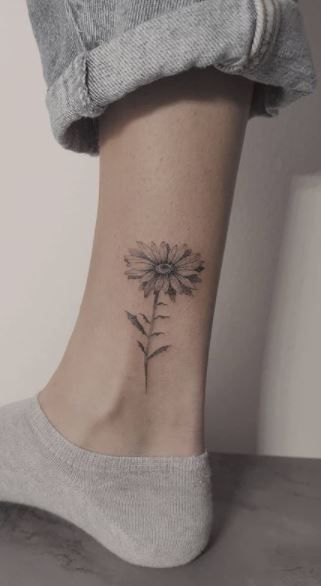 daisy on leg tattoo design