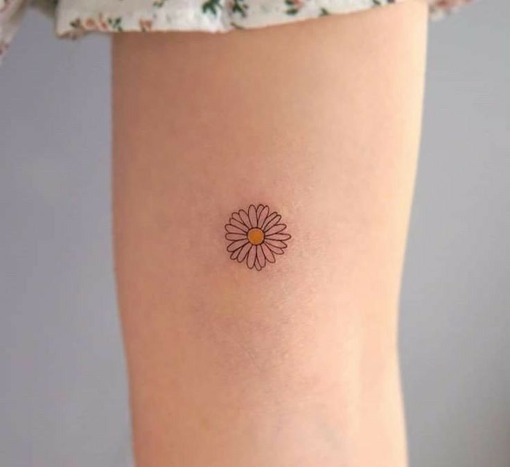 mini daisy tattoo ideas