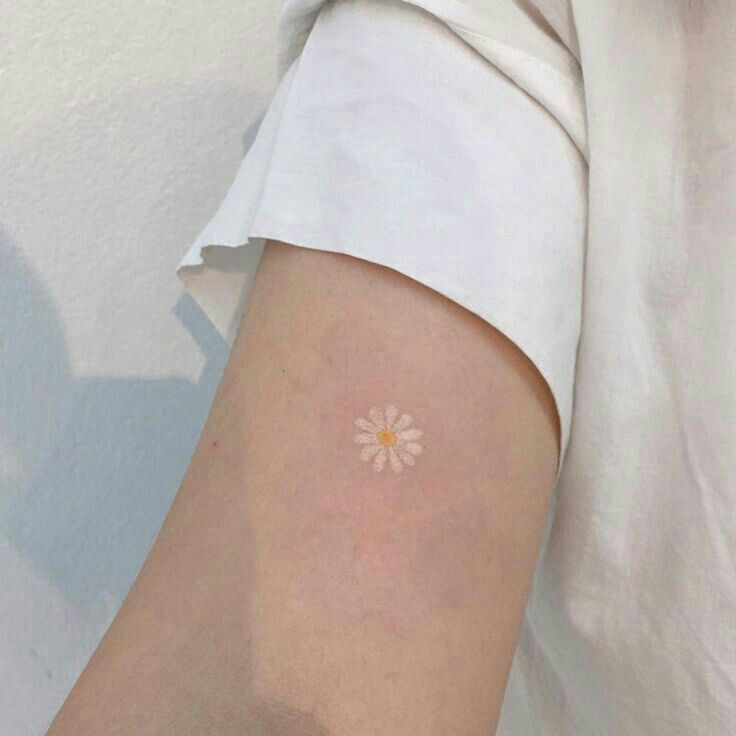mini daisy tattoo