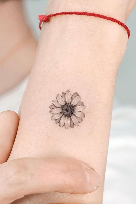 realistic daisy tattoo design