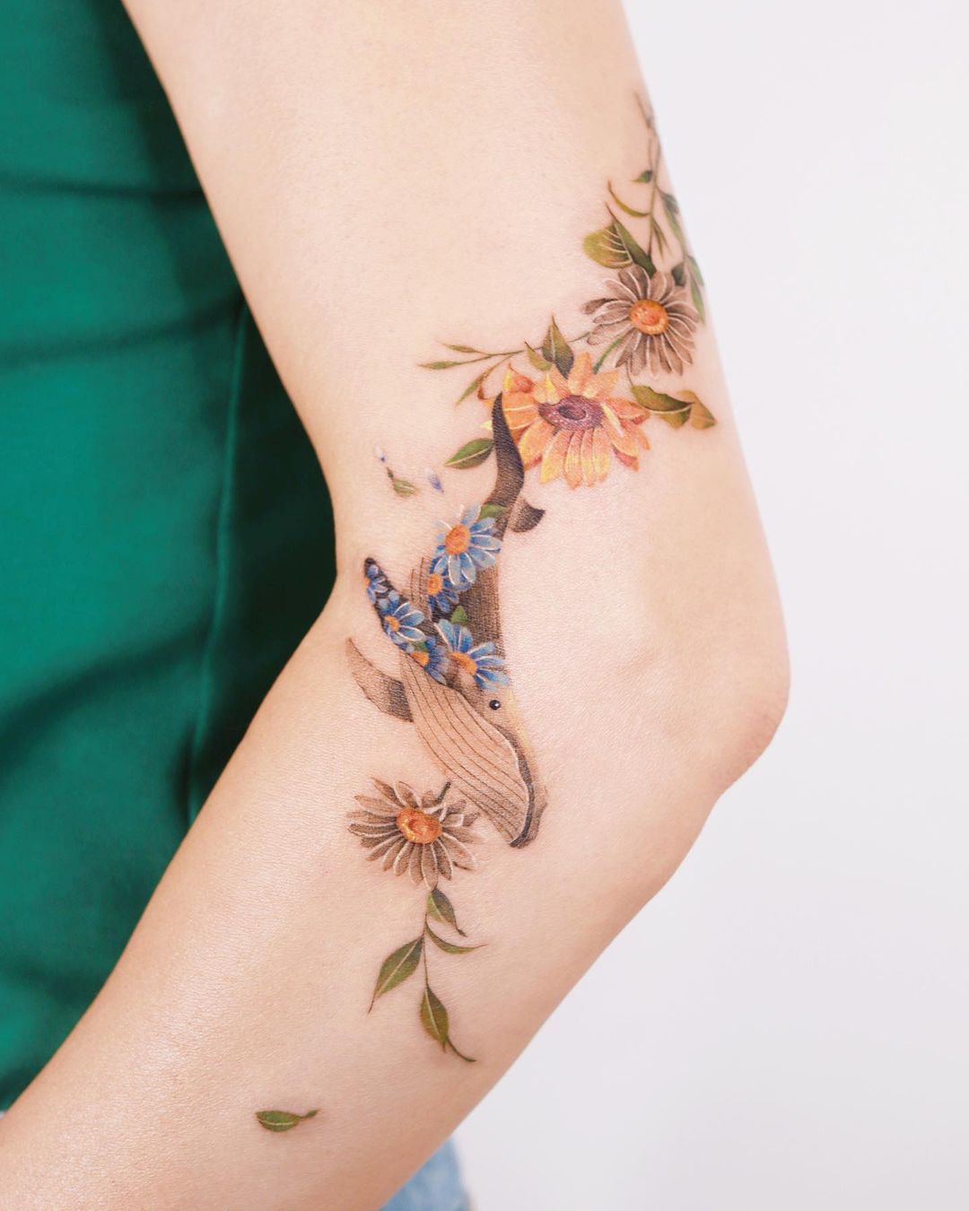 watercolor daisy tattoo by sozil tattoo