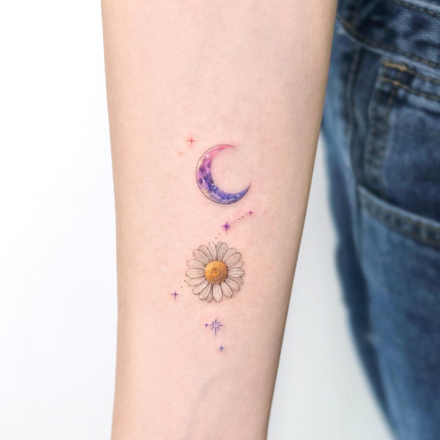 white daisy tattoo by palette.tt