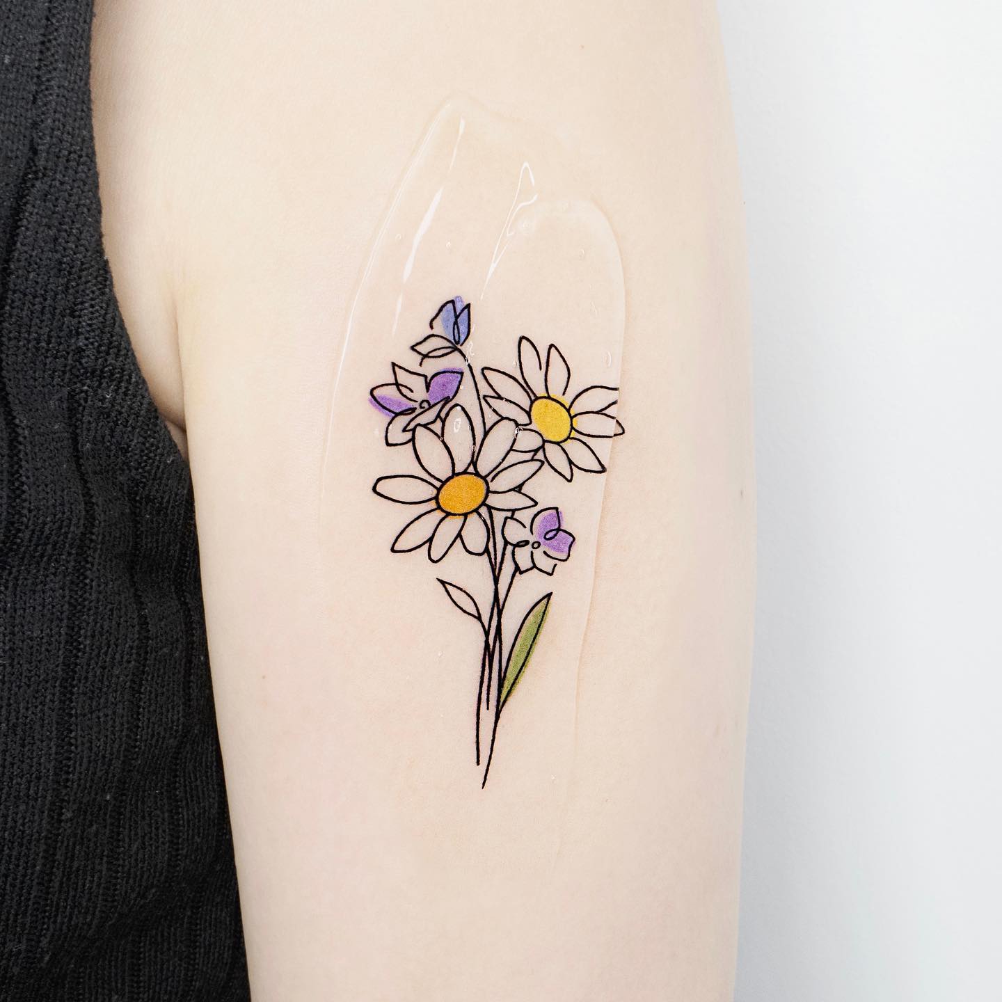 white daisy tattoos by heim tattoo