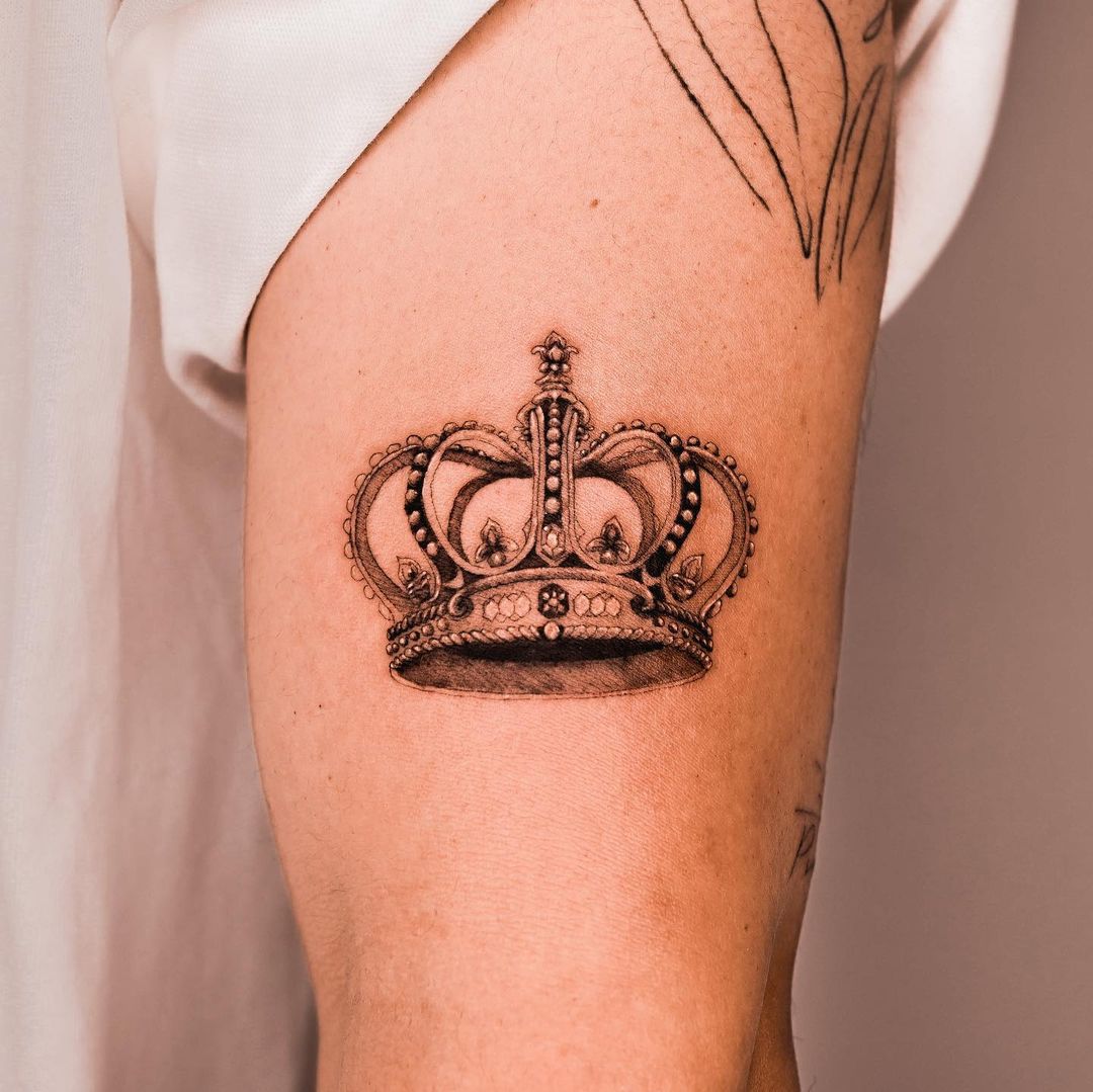 Realistic crown tattoo by tattooist ian