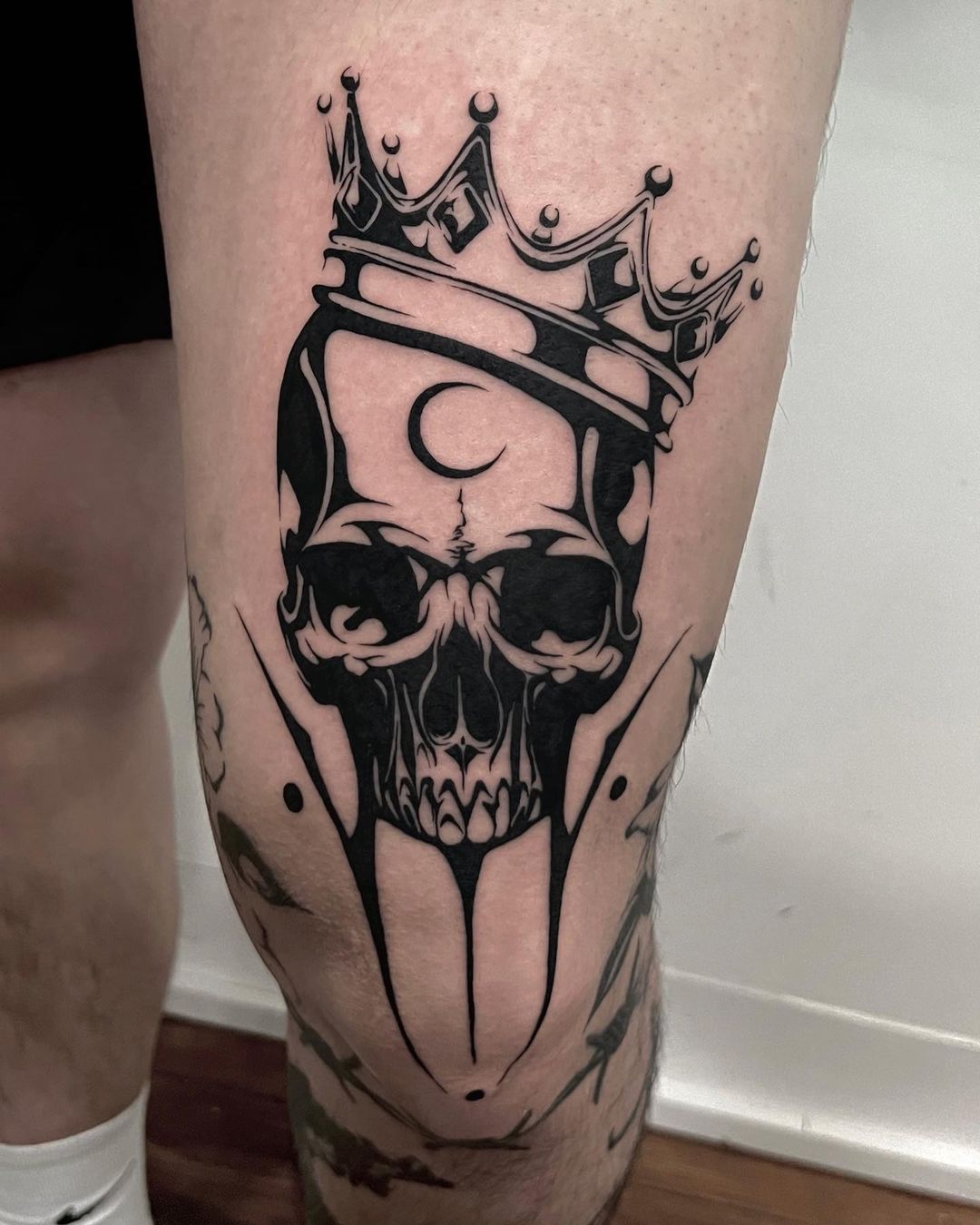 Skull and crown tattoos by ssammugonzo