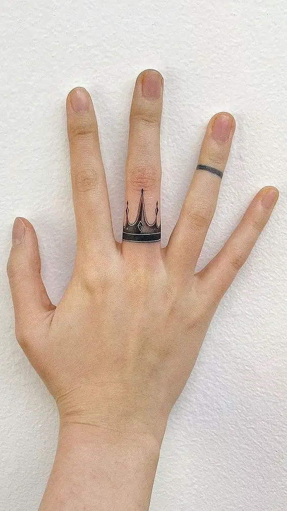 crown finger tattos