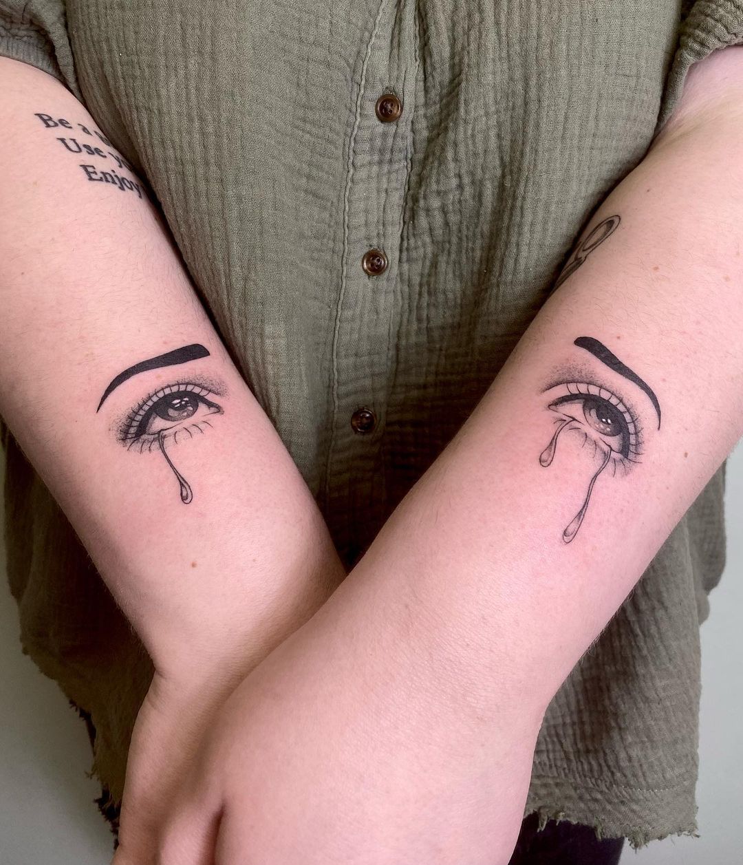 crying eye tattoo by jesskuespert
