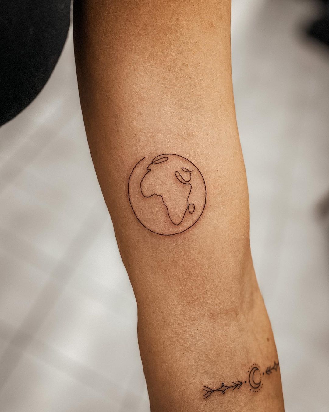 cute earth tattoo by leoniemoistattoo