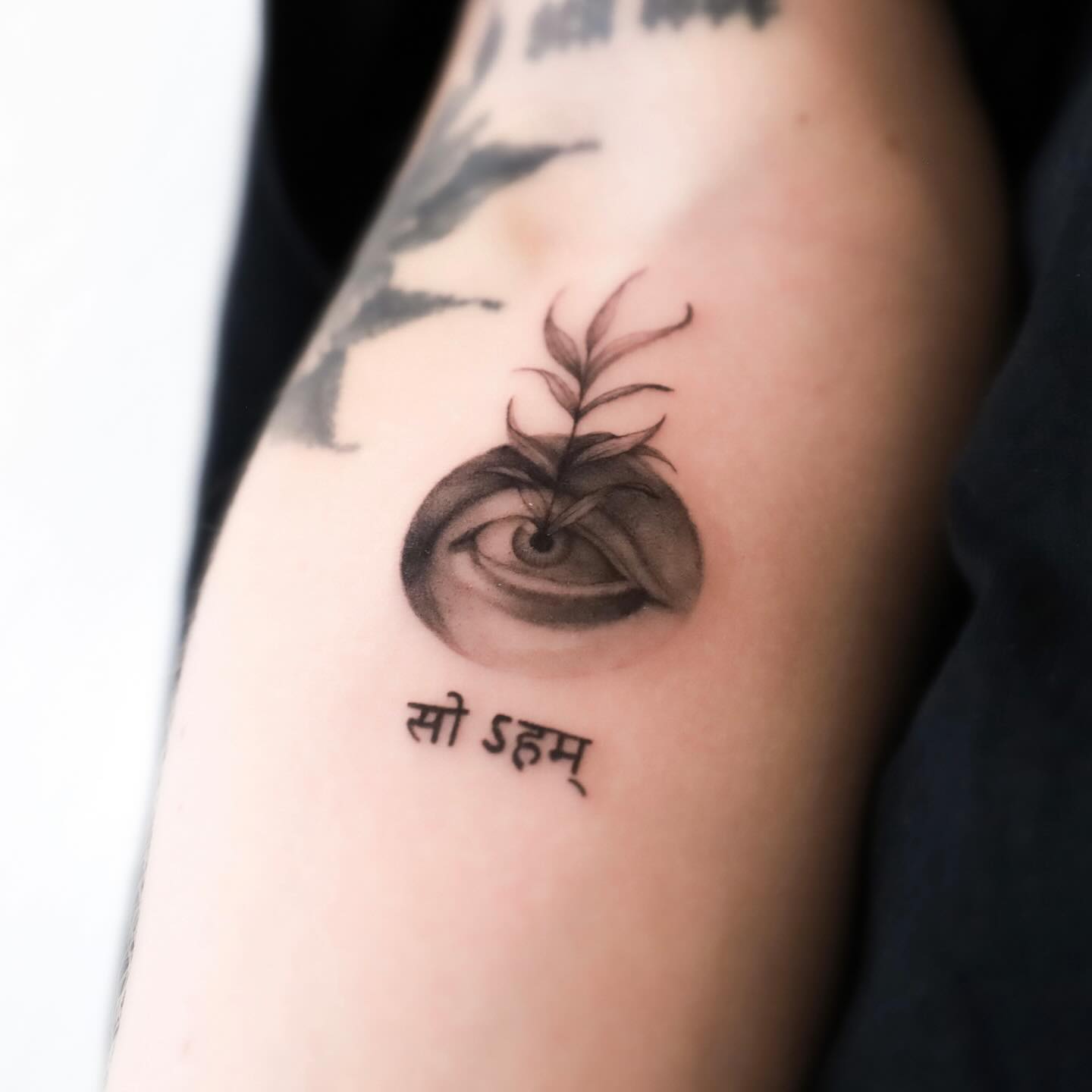 realistic eye tattoos by tobi.tatts