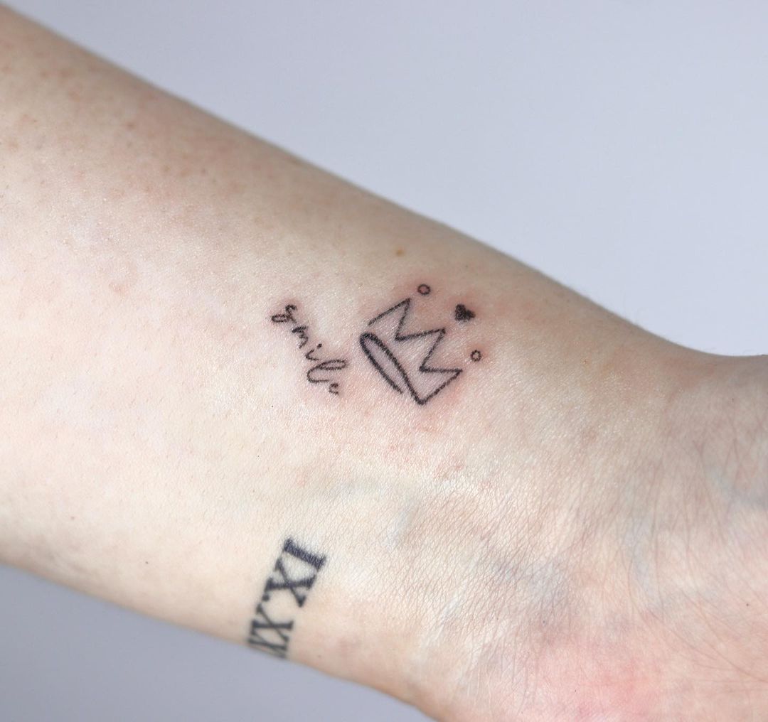 simple crown tattoo by yesno ink