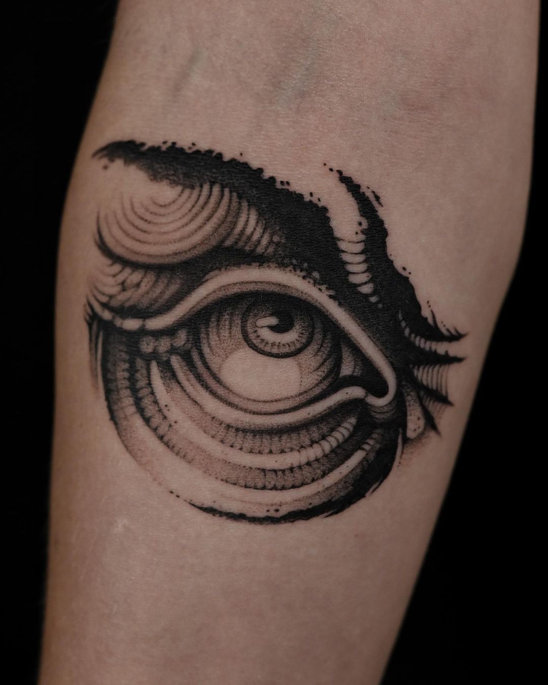 unique eye tattoo by tomhamel tattoo