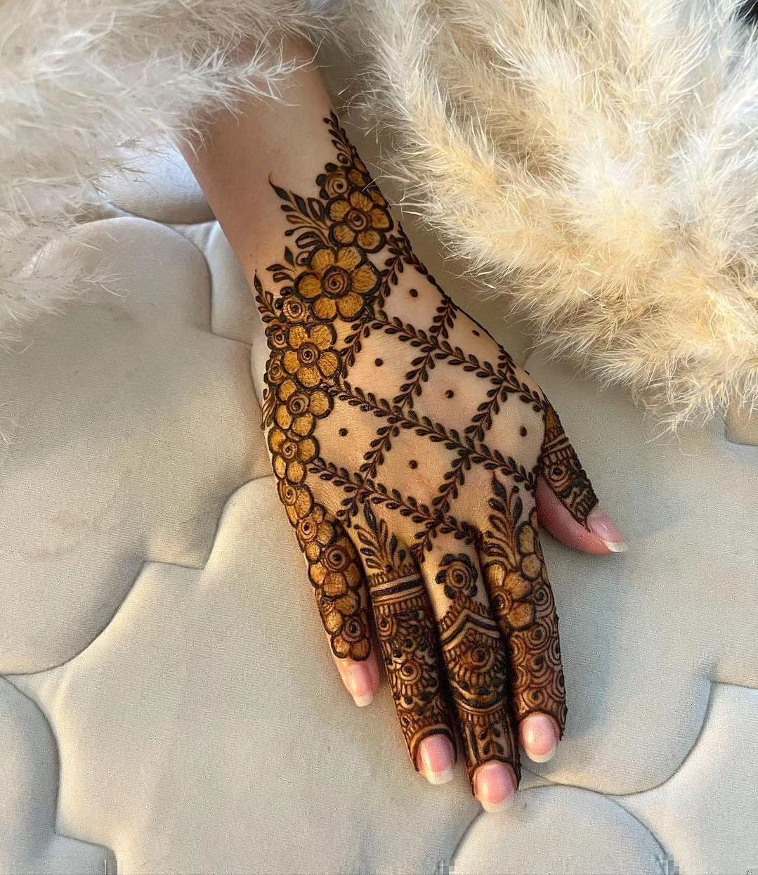 Beautiful henna design by swaleha dpz