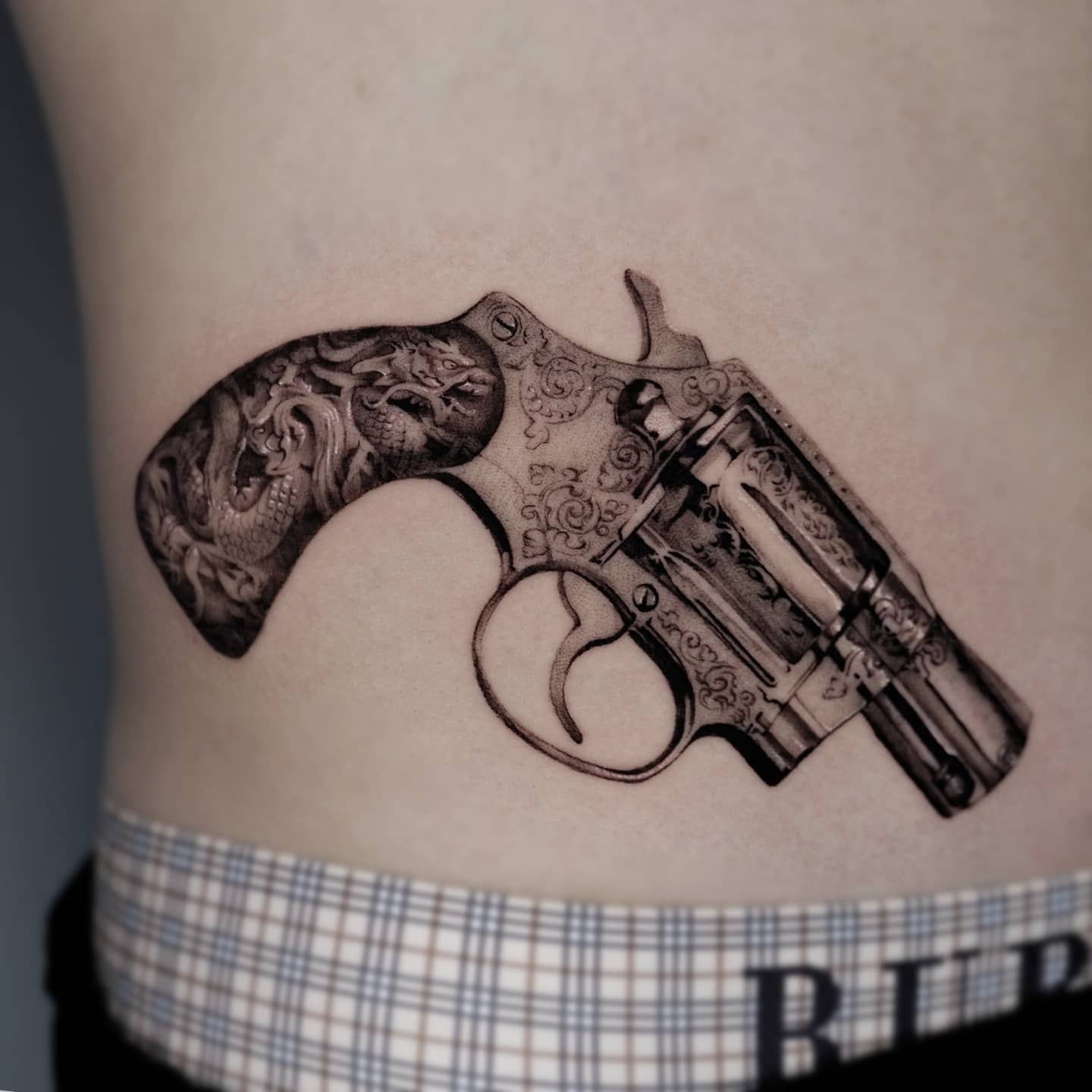 Small gun tattoo deisgn by tattooist hwi