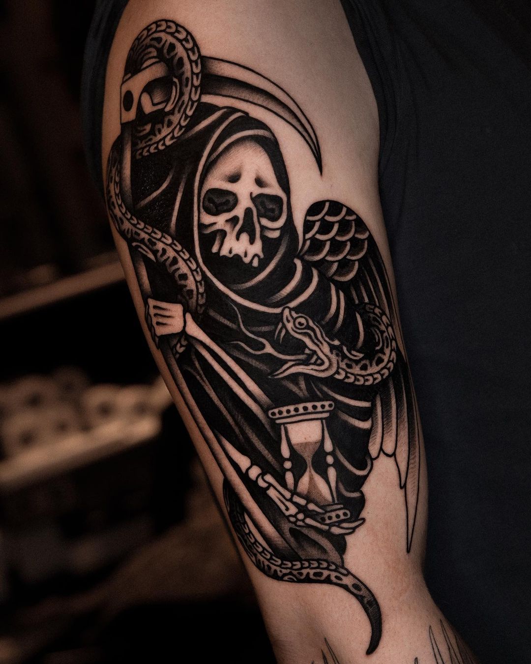 black skull tattoo by mus.tattoo