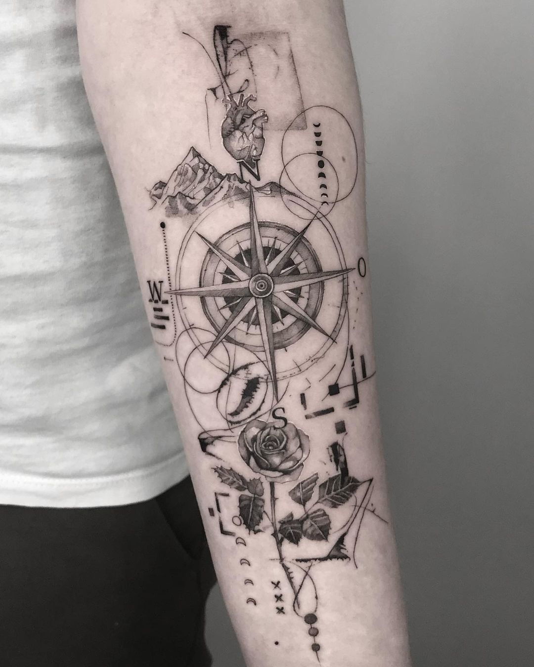 compass tattoo by monikamoni.art