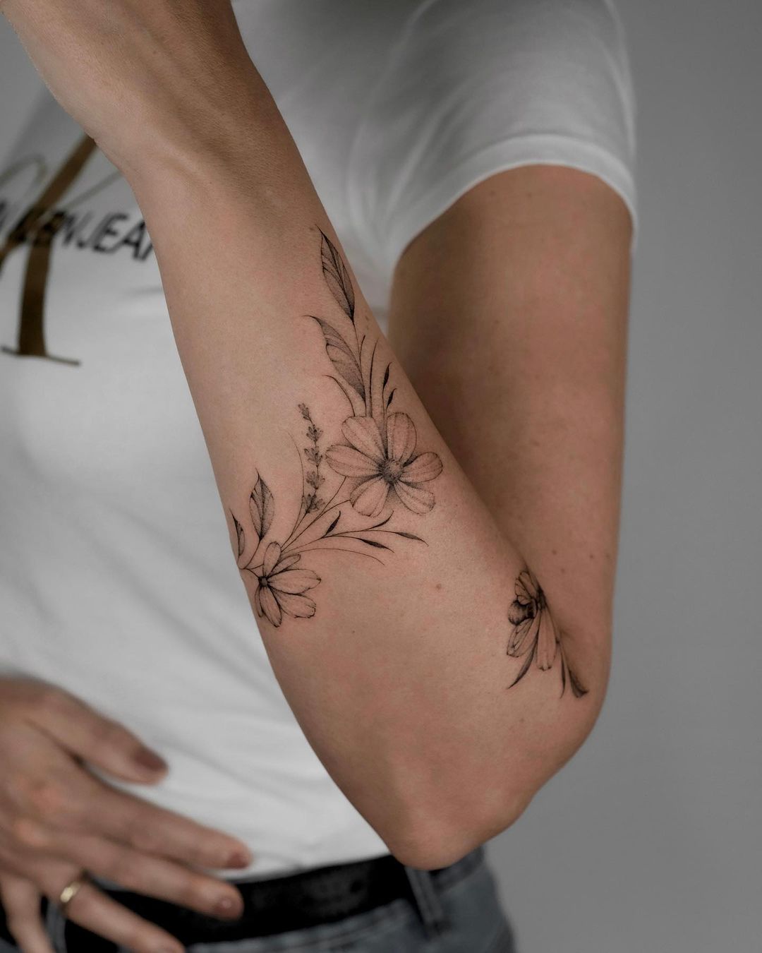 floral black inked arm tattoo by asya.tattoo