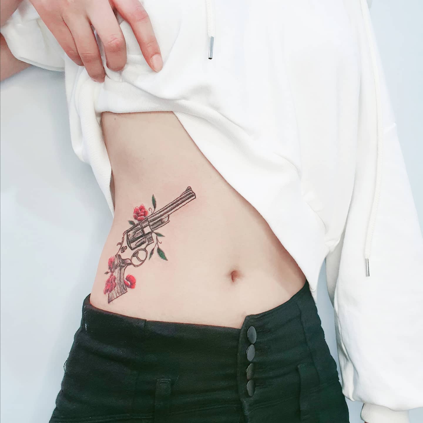 gun and rose design by morae tattoo