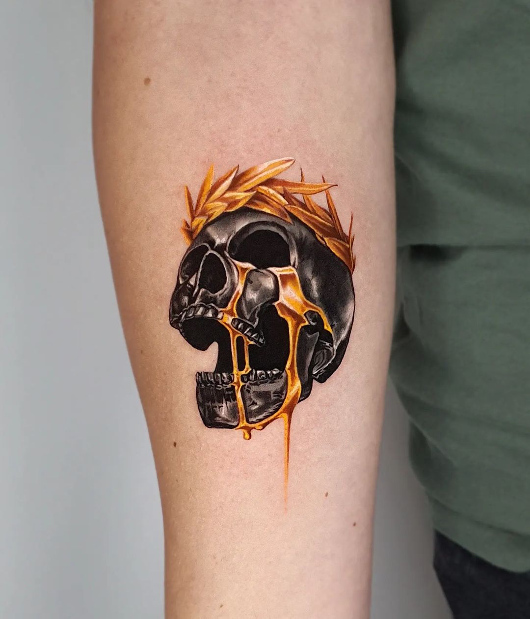 skull and crown tattoo by jiro painter