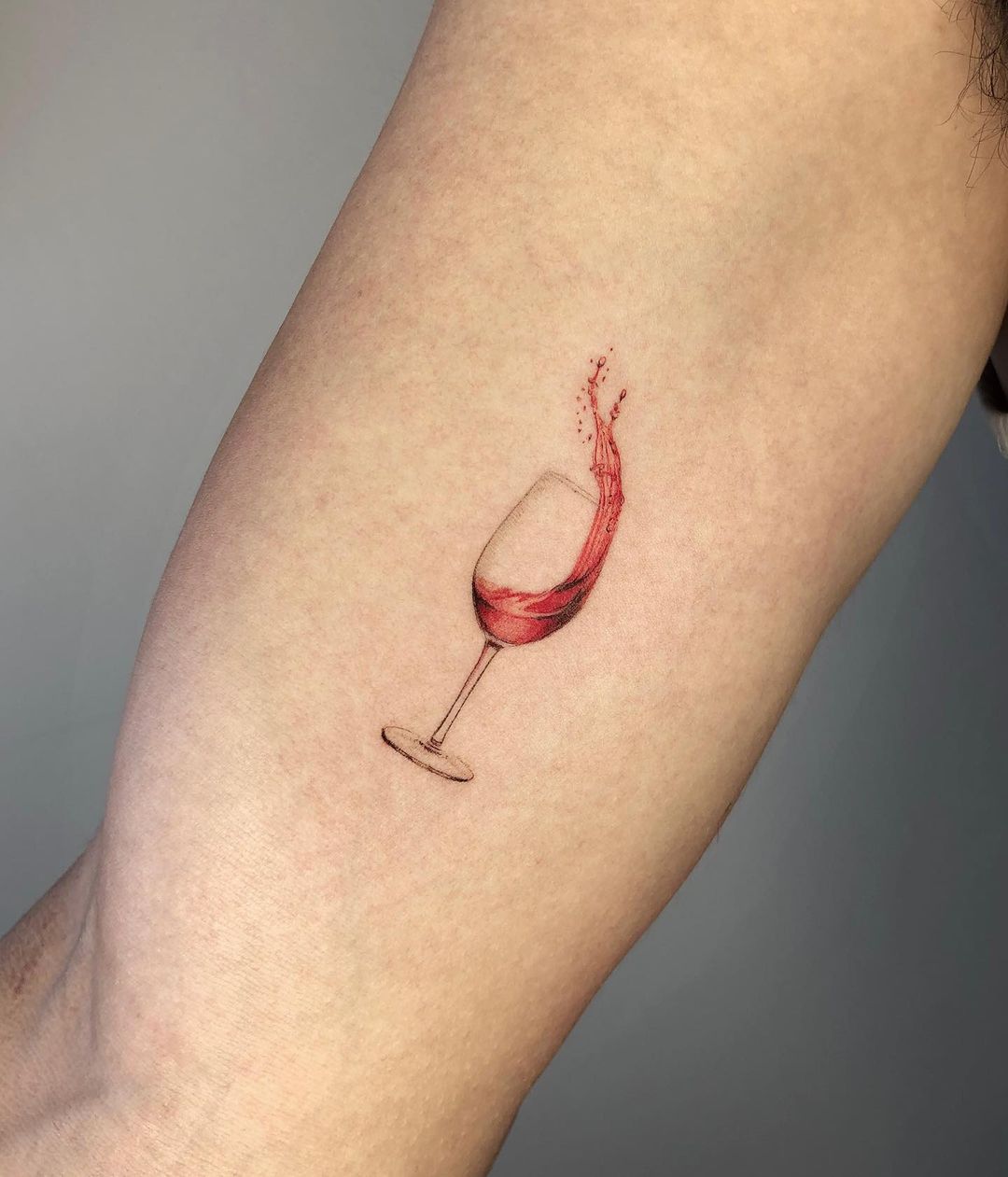 REd wine esign by fernandomejiastattoo