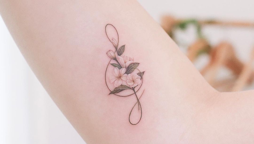 Small leaves design by tattoo.haneul