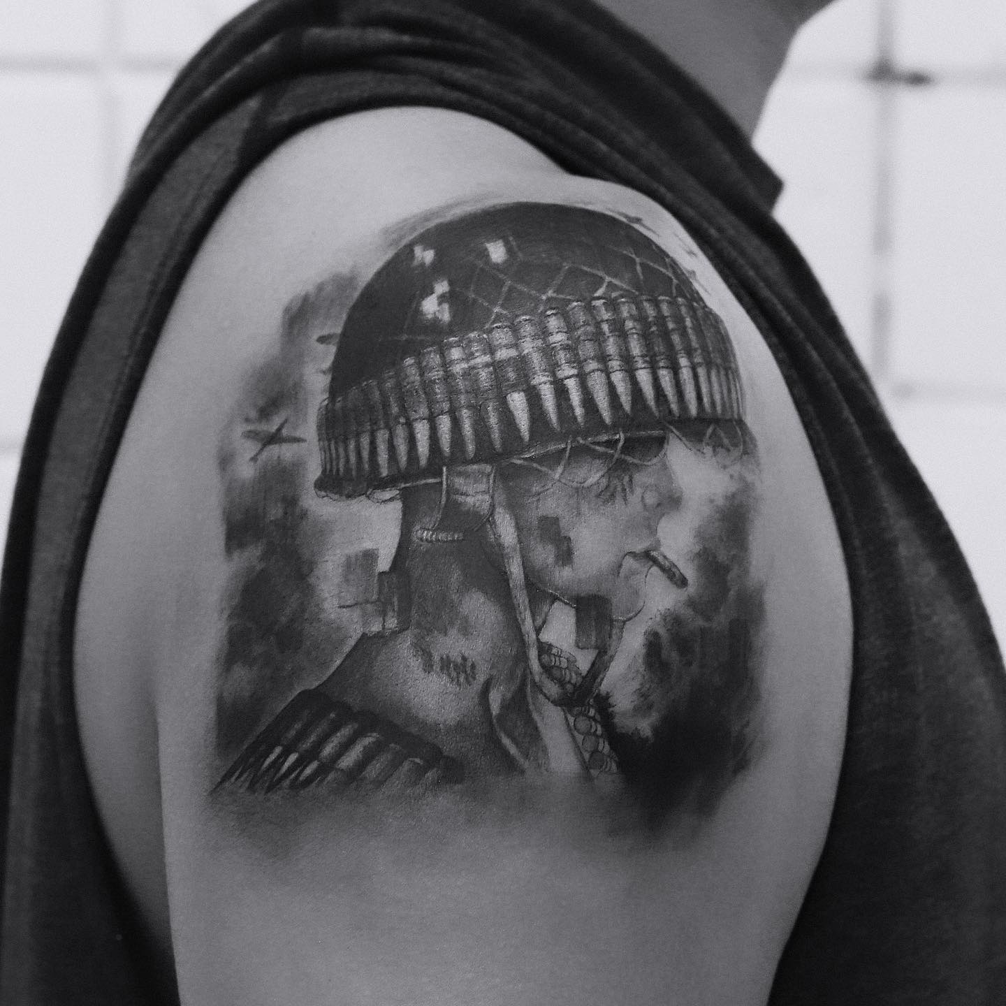 realistic arm tattoo by tattooist woodi