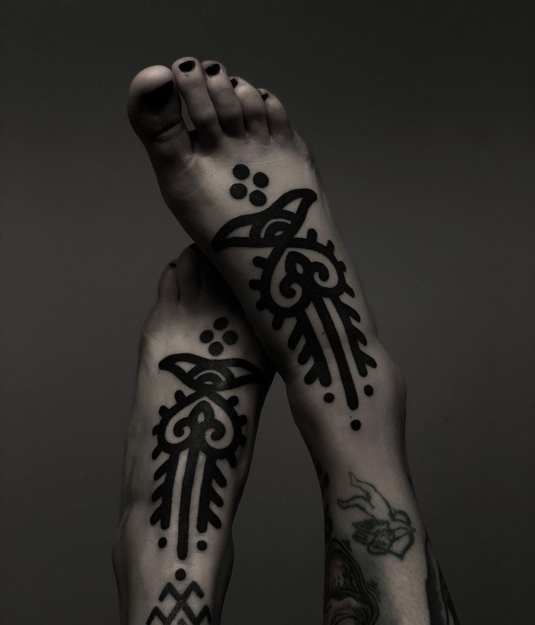 tribal foot tattoo by aidawolf tattoo
