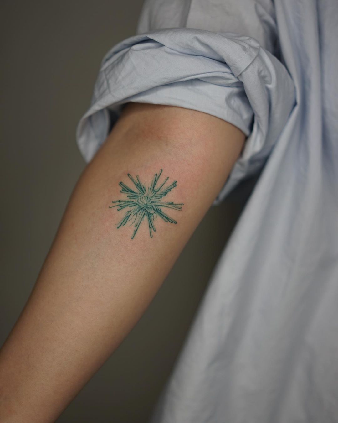 firework on forearm by chiera
