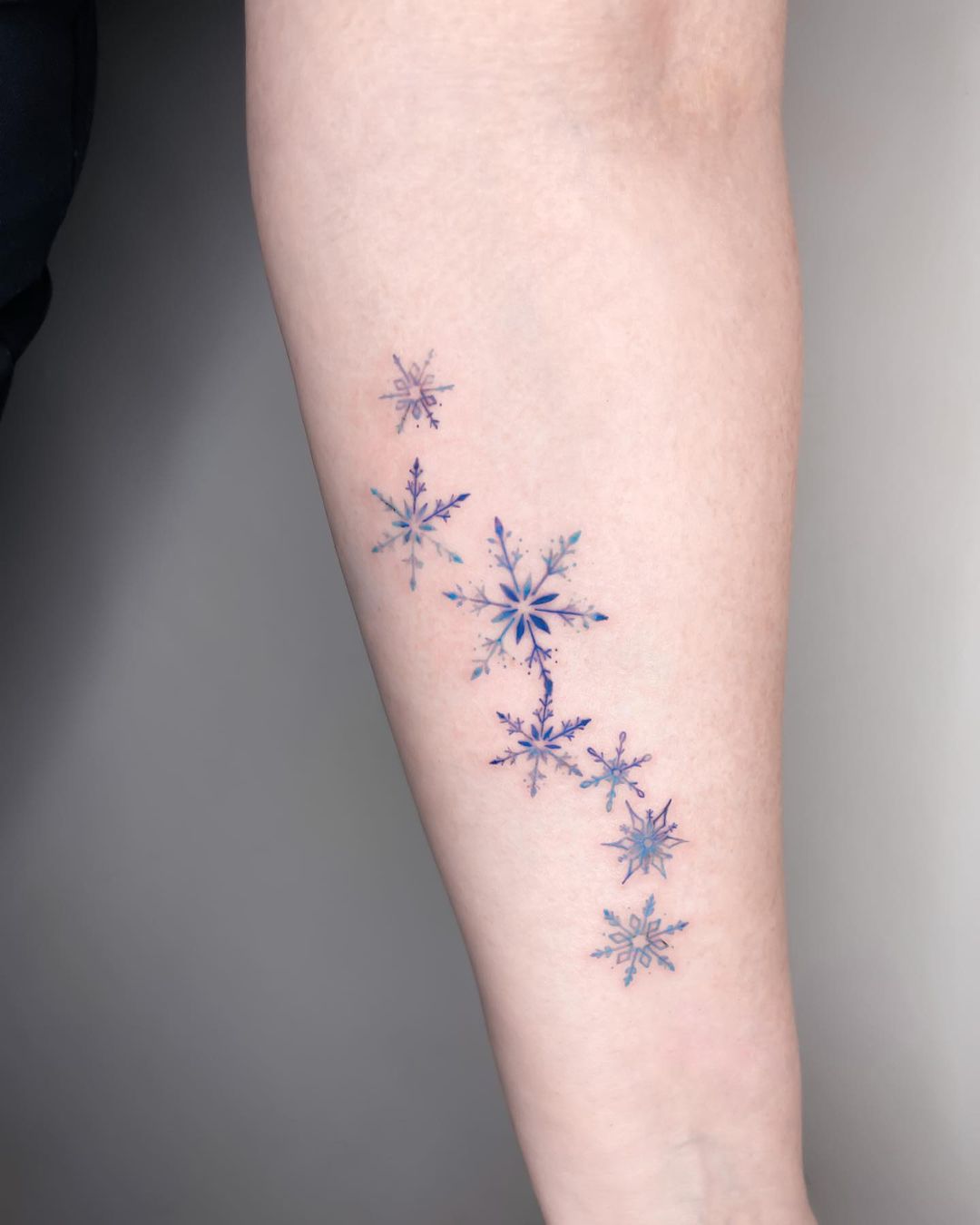 watercolor snowflake tattoo by tattooist dojun