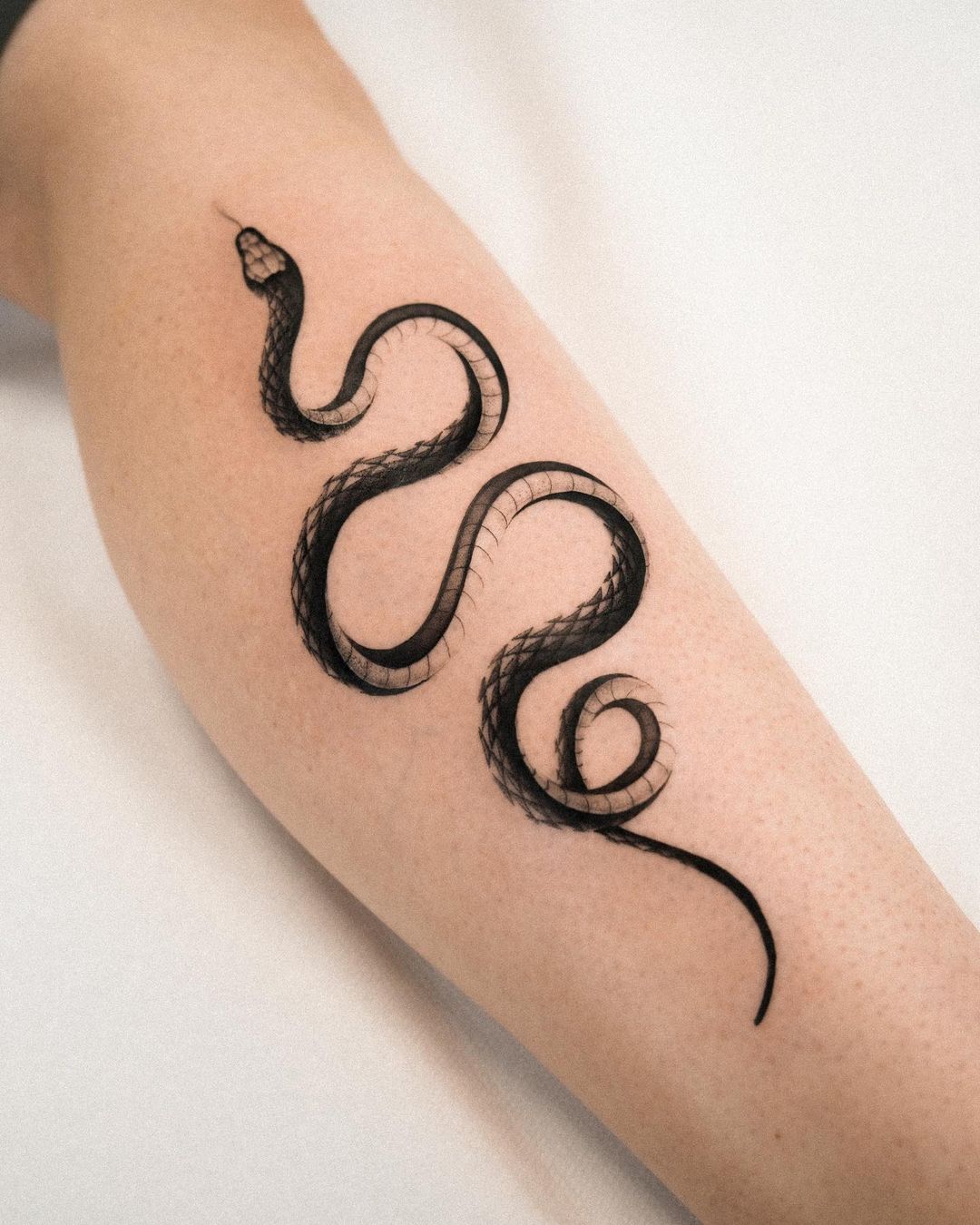 snake tattoo by mauritiziantetattoos