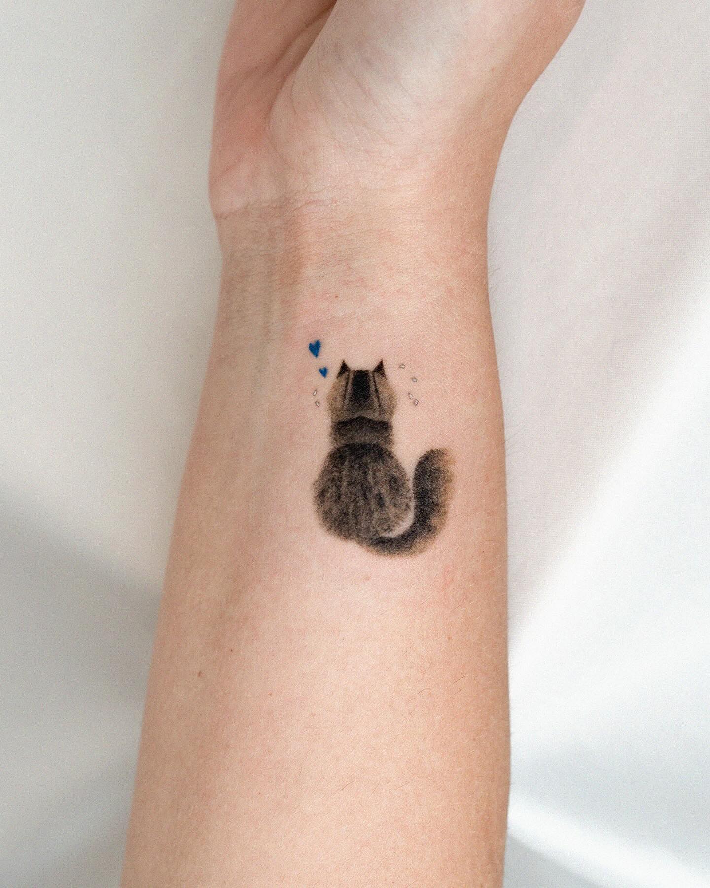 Minimalistic cat tattoo by e.ple tattoo